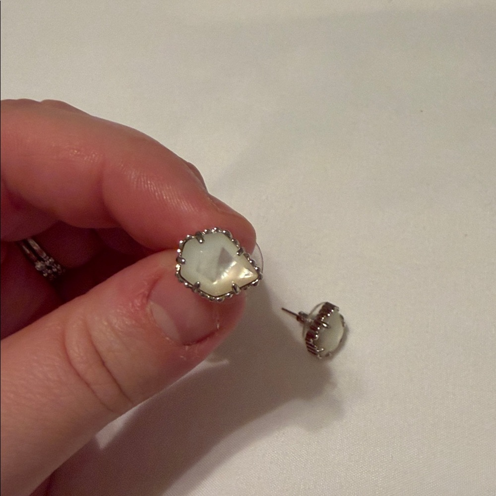 Kendra Scott Tessa silver and ivory mother of pearl Stud Earrings - Picture 3 of 5
